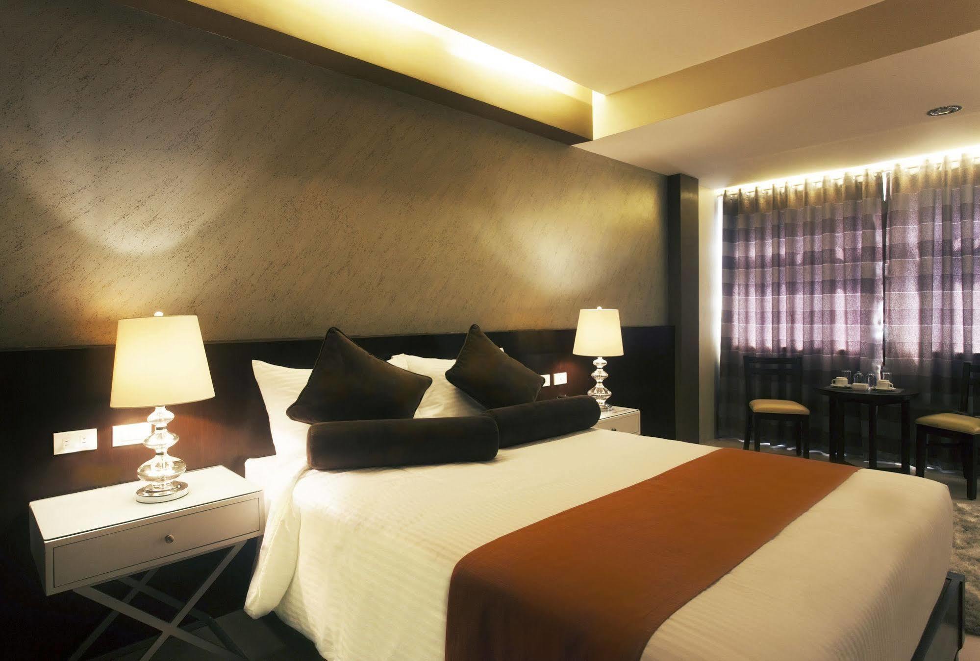 Grace Crown Hotel Angeles Ngoại thất bức ảnh