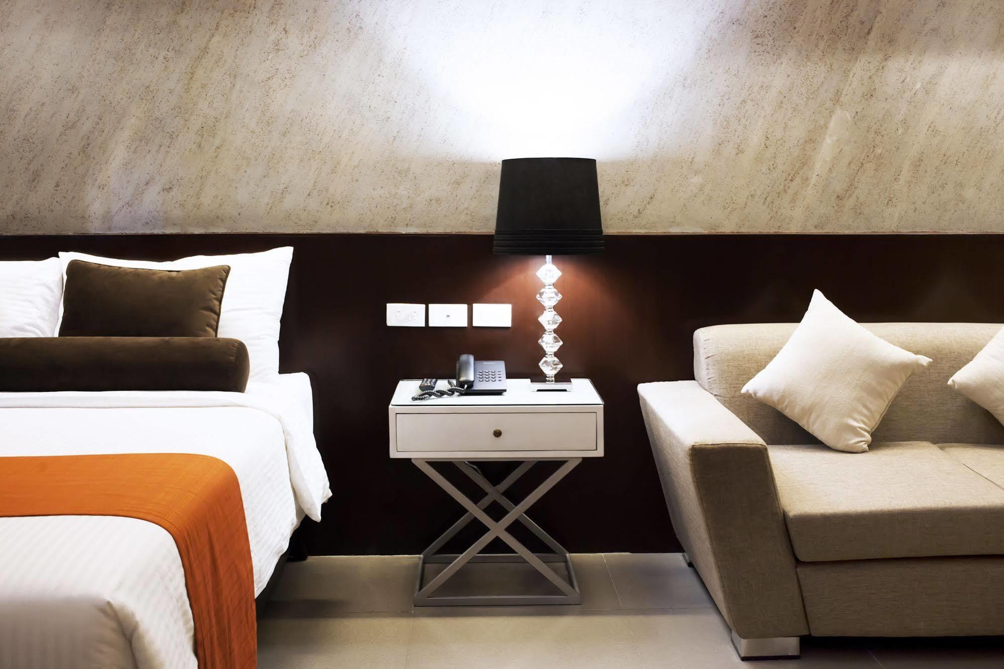 Grace Crown Hotel Angeles Ngoại thất bức ảnh
