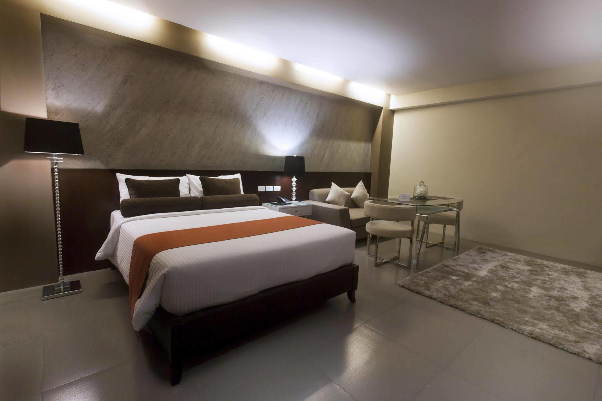 Grace Crown Hotel Angeles Ngoại thất bức ảnh